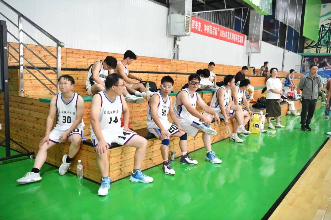 包含热血对决：最激烈的季后赛经典比赛的词条