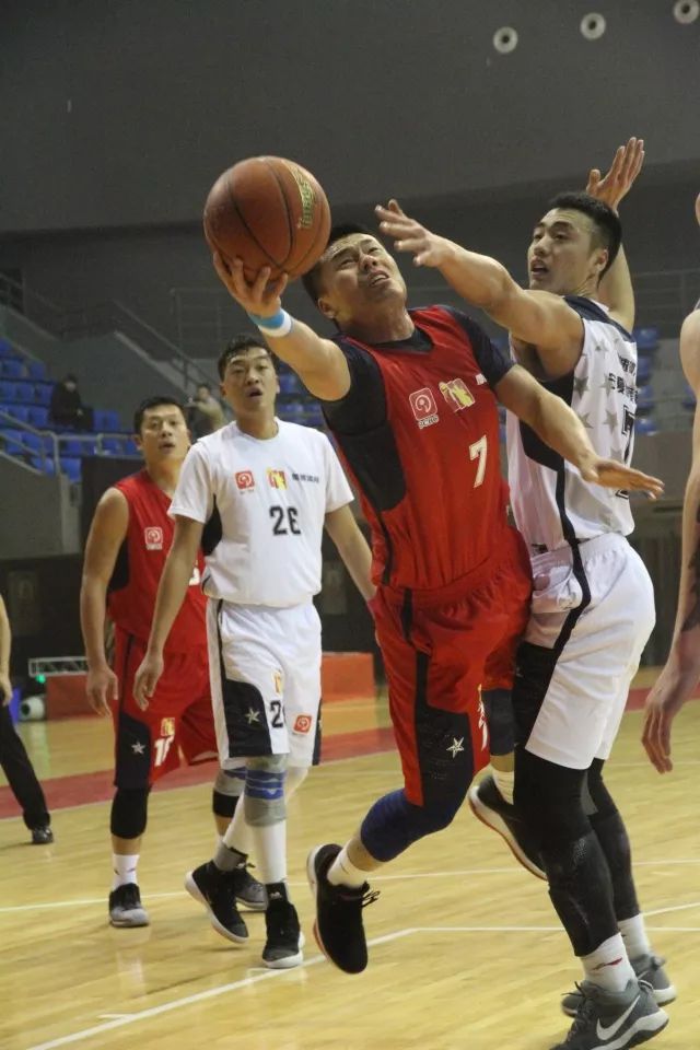 包含热血对决：最激烈的季后赛经典比赛的词条