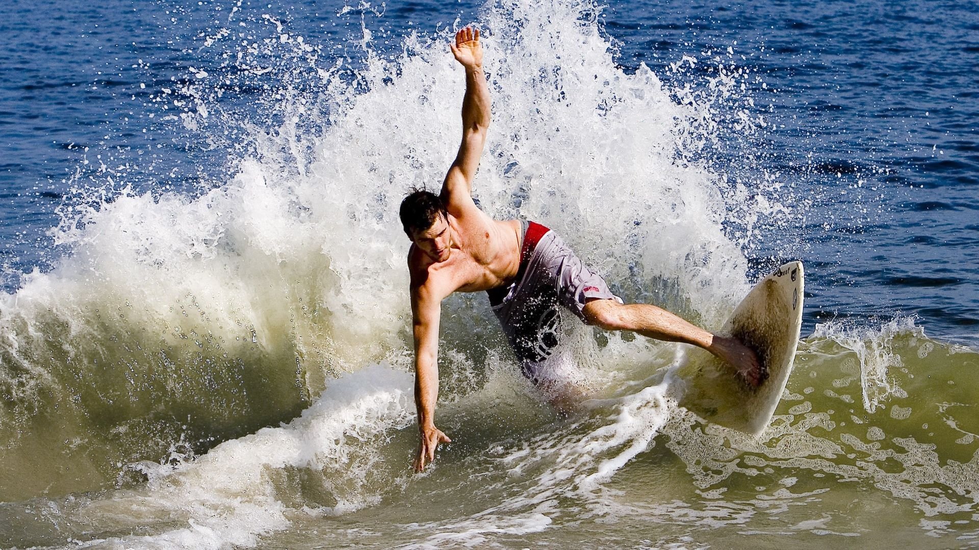 开云官方-中国跳远选手王嘉男再破全国纪录，跃入世界前列，中国跳远名将王嘉男