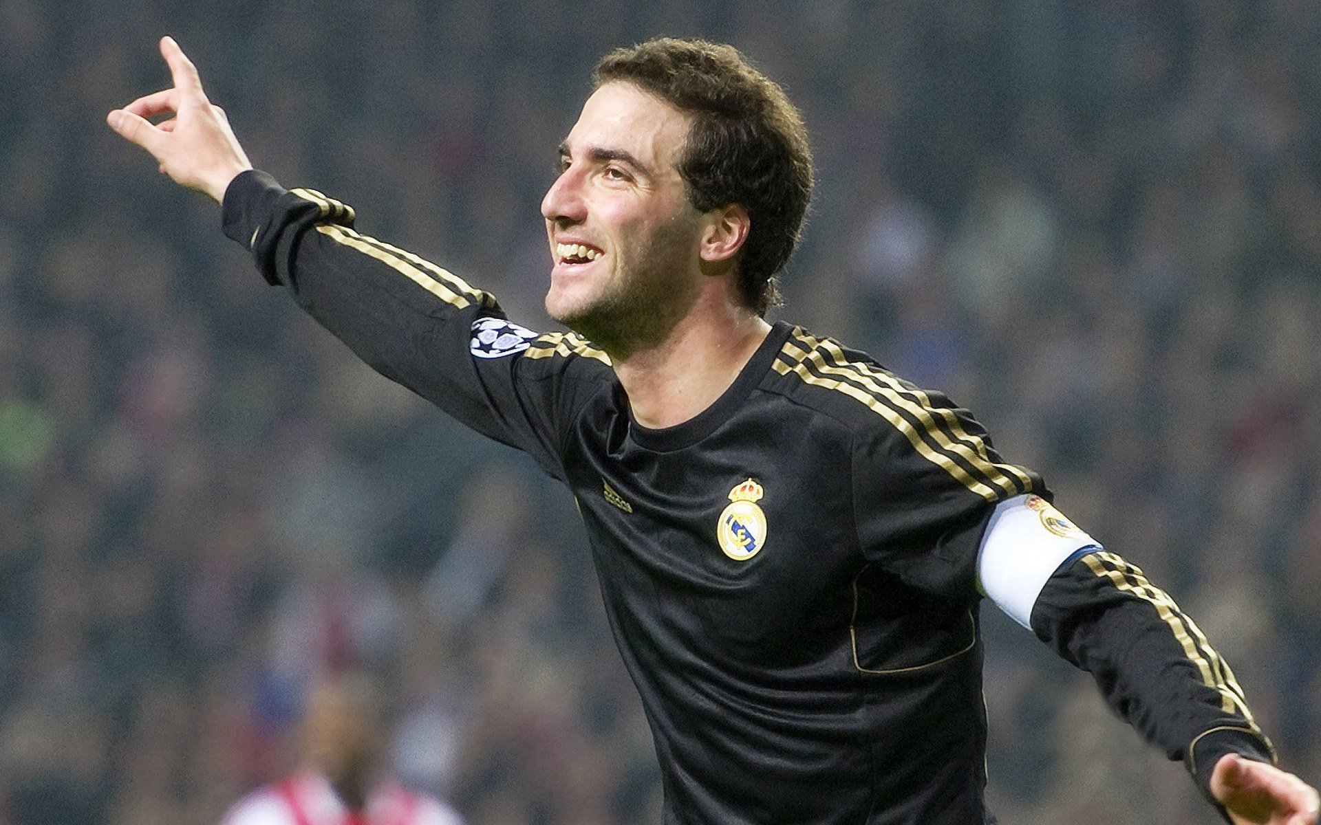 KAIYUN 中国大陆-五大联赛进攻手段多样化对防守策略的倒逼影响，五大联赛进攻型球队